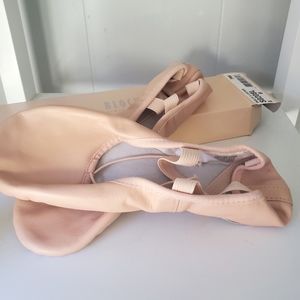 BLOCH 6B Ballet Slippers NEW- Never even tried on